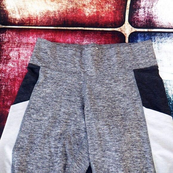 Victoria Secrets Pink Ultimate gray/wh leggings - Picture 1 of 6